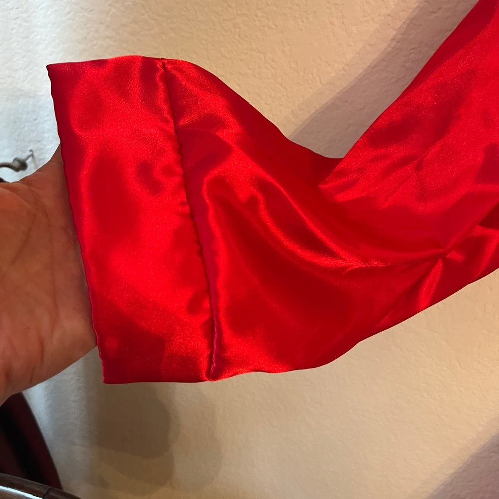 Morgan Taylor red robe for ladies size S/M - Picture 3 of 5